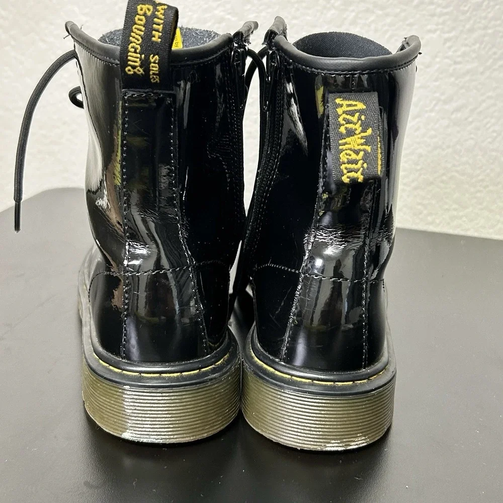 Dr. Martens Delaney Black Patent Leather Boots - Junior/Women's 6 (USL) Men's 5‎